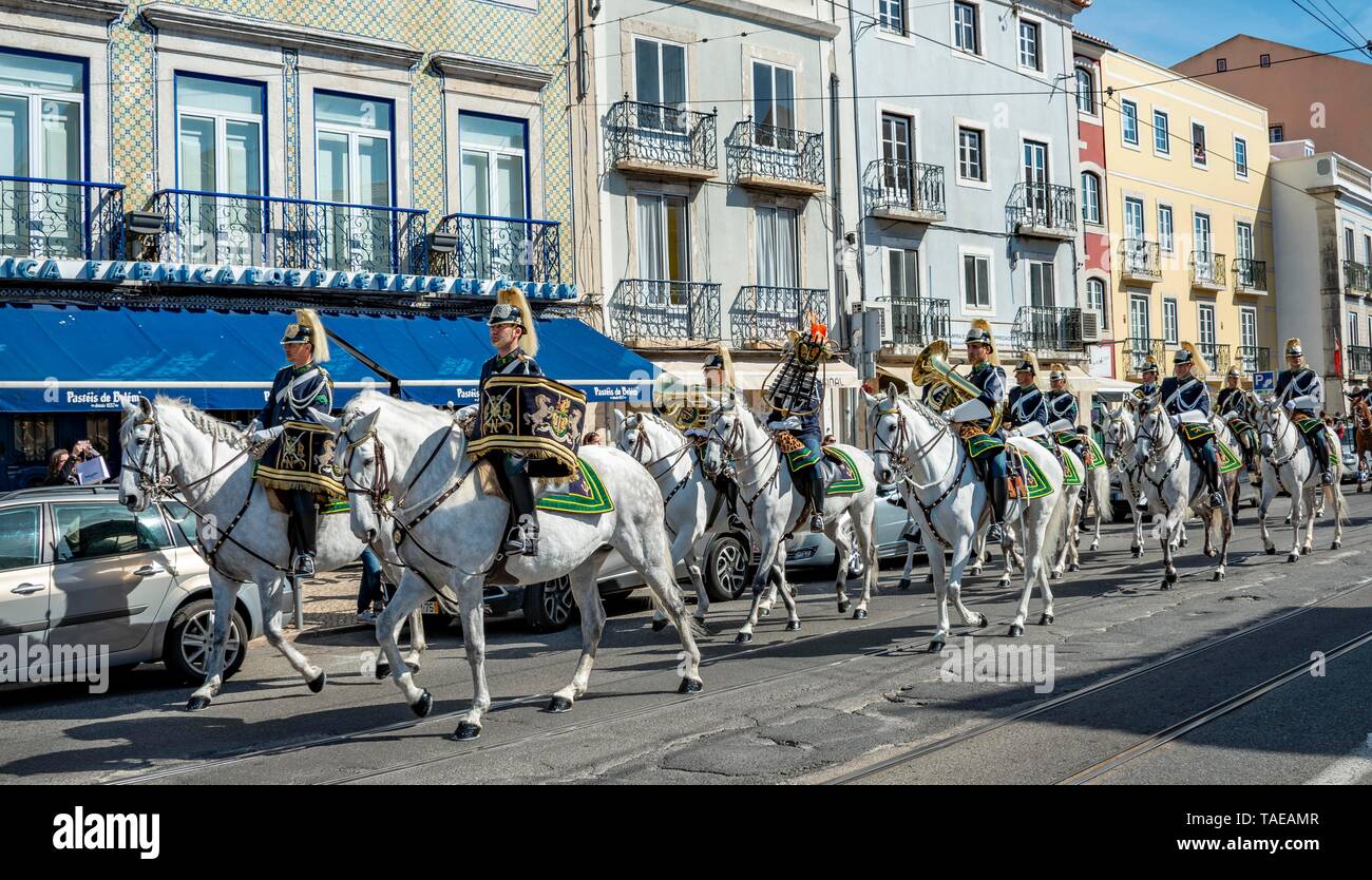 Sfilata della Guardia nazionale, Guarda Nacional Republicana, pilota su cavalli bianchi, Lisbona, distretto di Lisbona, Portogallo Foto Stock