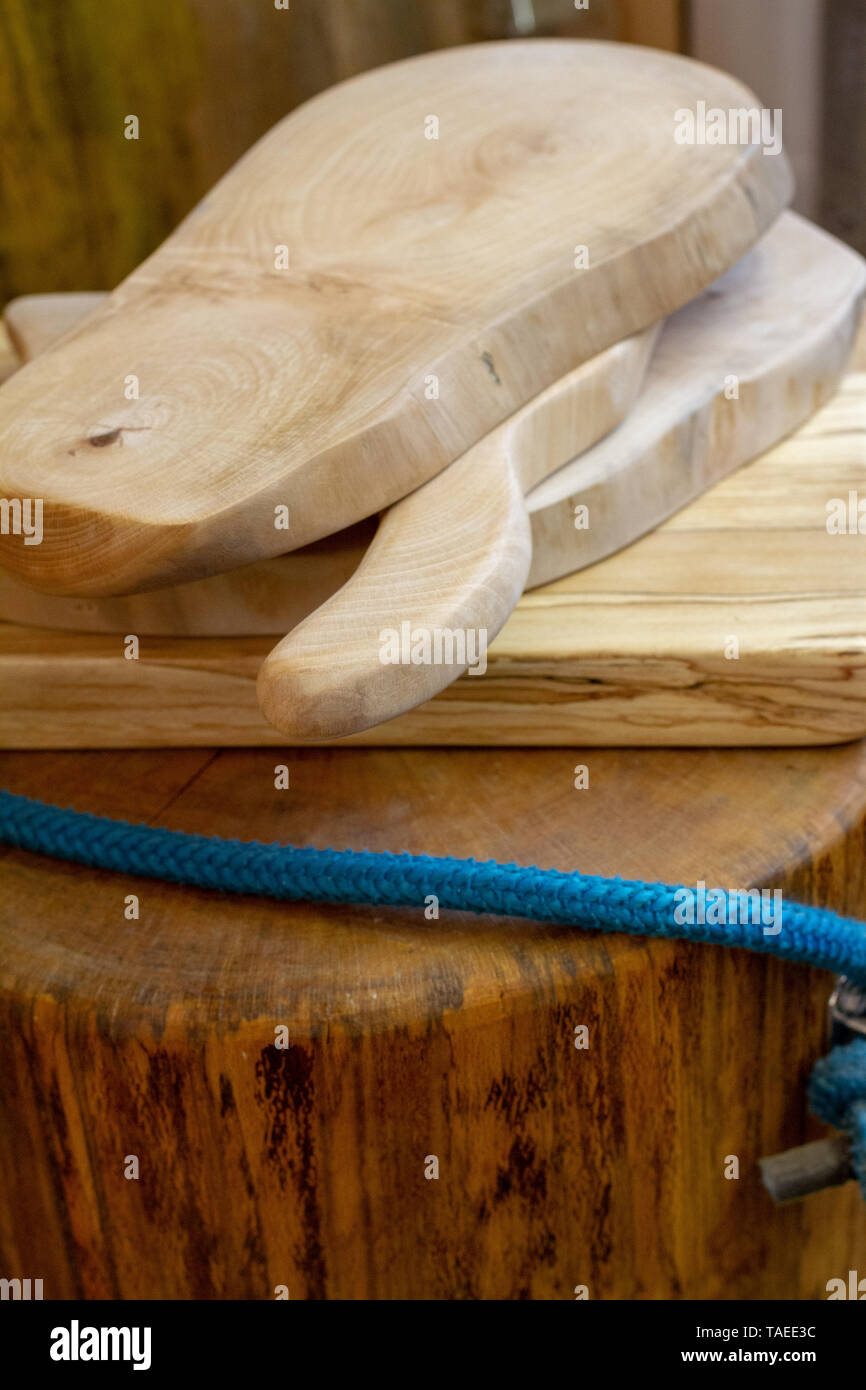 Fatto a mano in legno schede di taglio Foto Stock