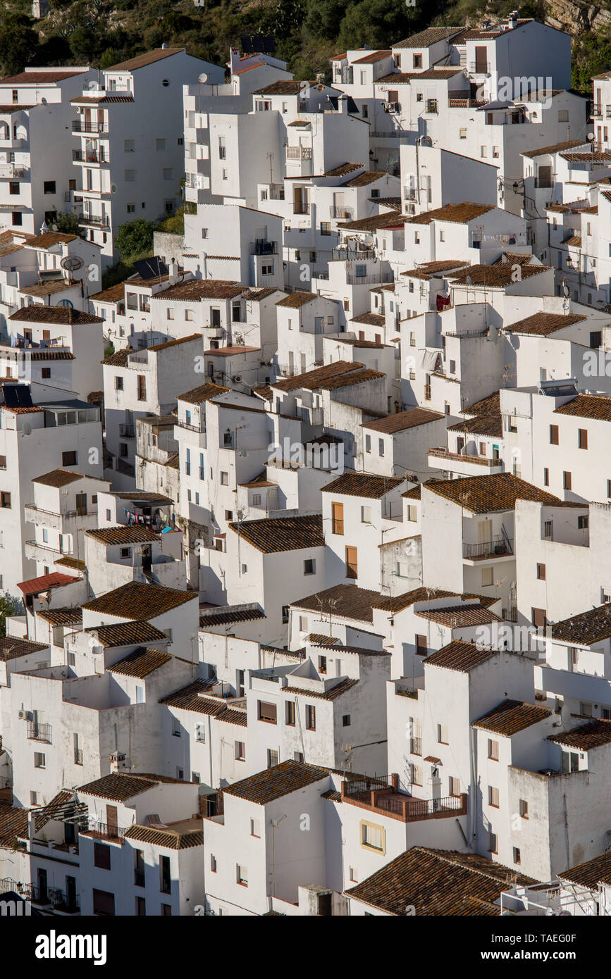 Casares villaggio nella provincia di Malaga, Andalusia, Spagna. Foto Stock