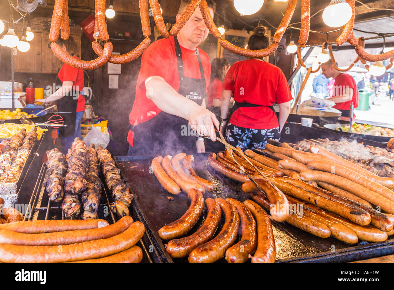 Il mercato locale in Cracovia vecchia piazza principale Foto Stock