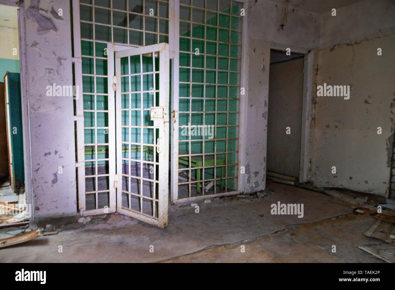 A Pripjat il carcere e la stazione di polizia, Pripjat, Ucraina, all'interno della centrale di Cernobil Zona di esclusione Foto Stock