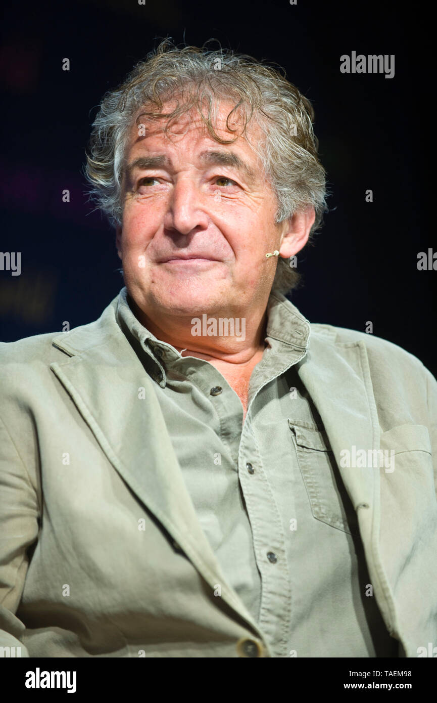 Tony Juniper CBE diruttori scrittore autore sostenibilità advisor e ambientalista parlando sul palco a Hay Festival 2019 Hay on Wye Powys Wales UK Foto Stock