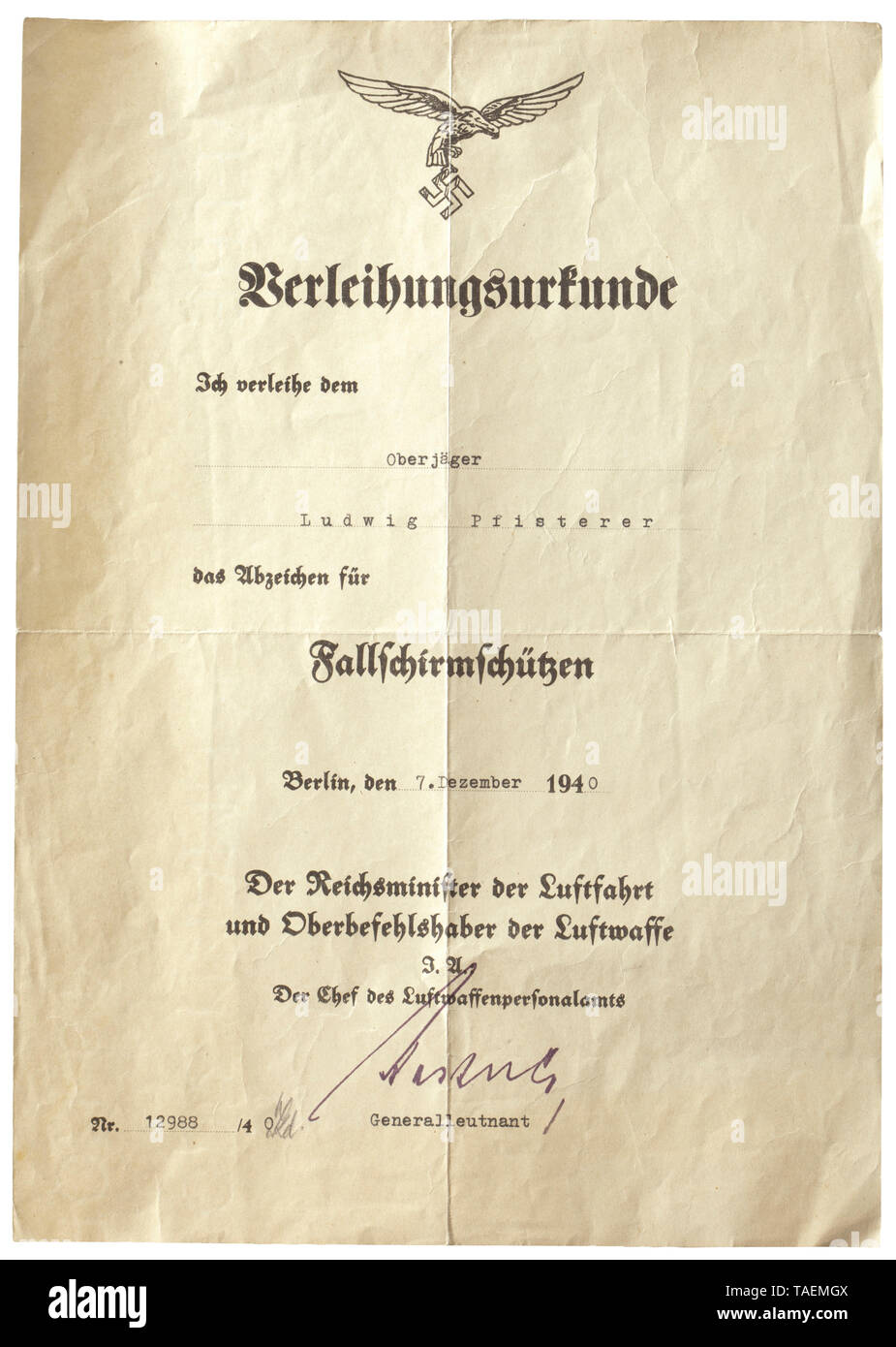 Un documento di aggiudicazione per il paracadutista Badge DIN A 5-Urkunde. Verliehen an den Oberjäger Ludwig Pfisterer am 7. Dezember 1940, mit Faksimile von il Generalleutnant Kastner-Kirdorf. storica, storica del xx secolo, Additional-Rights-Clearance-Info-Not-Available Foto Stock