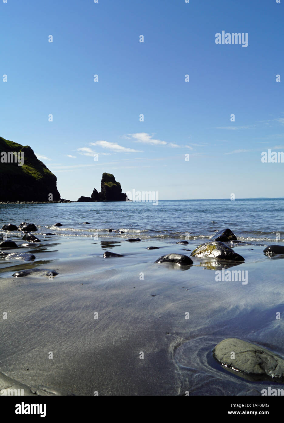 La Talisker Beach si trova vicino al paese di Carbost sull'Isola di Skye Foto Stock