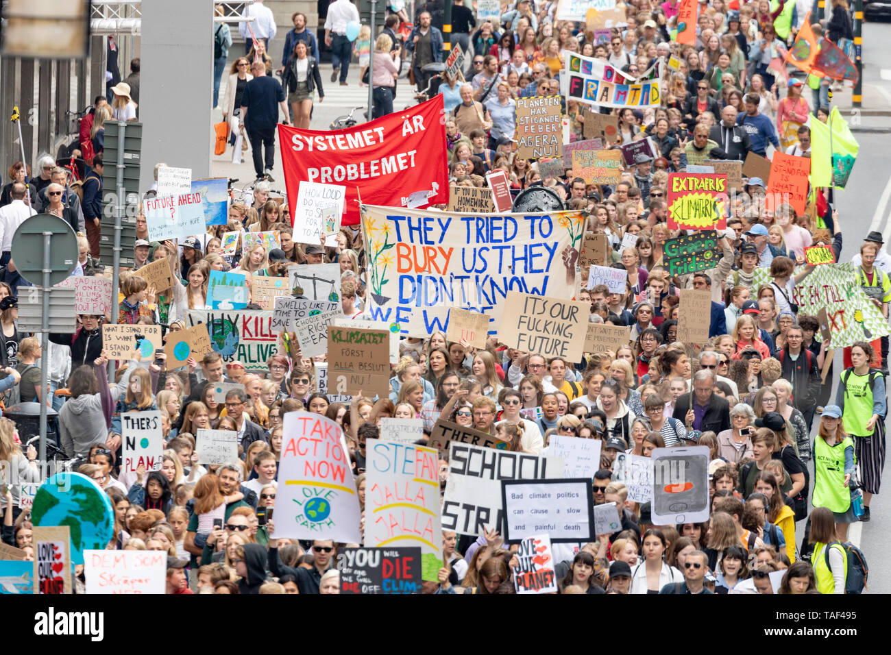 Stoccolma, Svezia. 24 Maggio, 2019. 16-anno-vecchio clima svedese Greta attivista Thunberg dimostrando a Stoccolma il venerdì. Marcia di protesta thgough Stoc Foto Stock