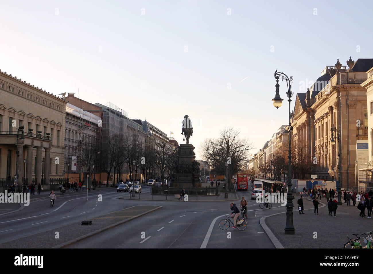 Attraverso le strade di Berlino. Berlino è oggi una città molto fresca e stimolante. Foto Stock