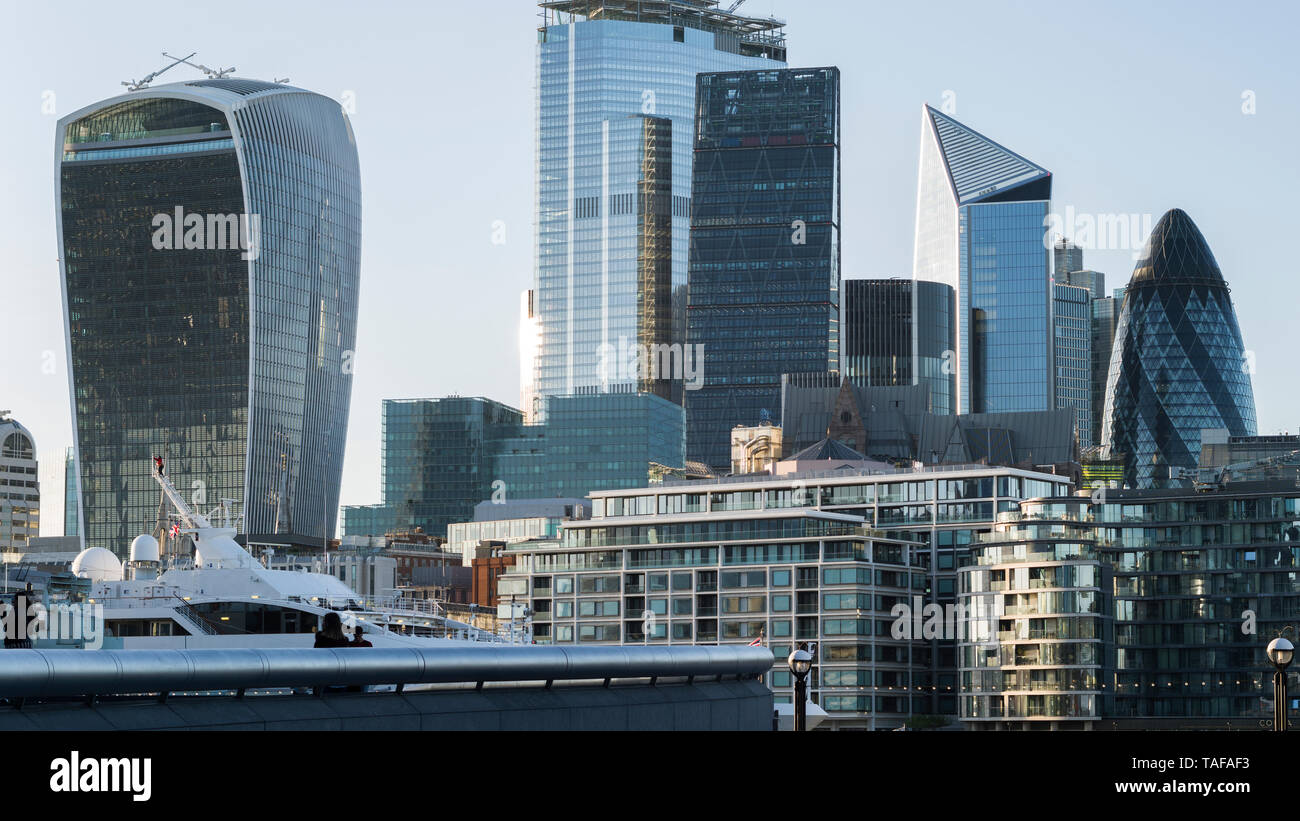 Moderna architettura di Londra e lo skyline della città Foto Stock