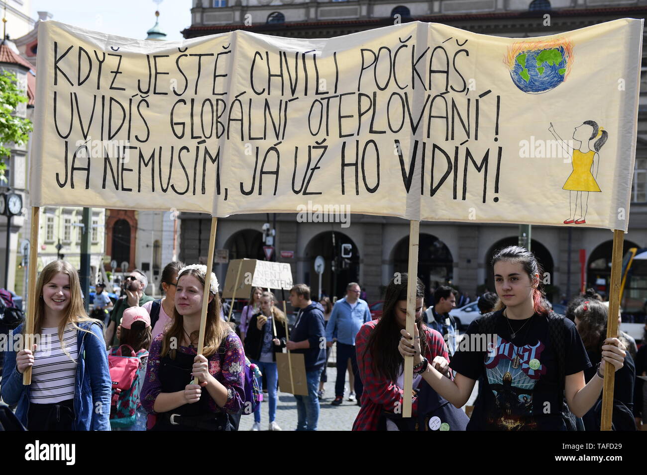 Praga, Repubblica Ceca. 24 Maggio, 2019. Sciopero degli studenti per la protezione del clima e riduzione delle emissioni in Praga Repubblica Ceca, 24 maggio 2019. Credito: Roman Vondrous/CTK foto/Alamy Live News Foto Stock