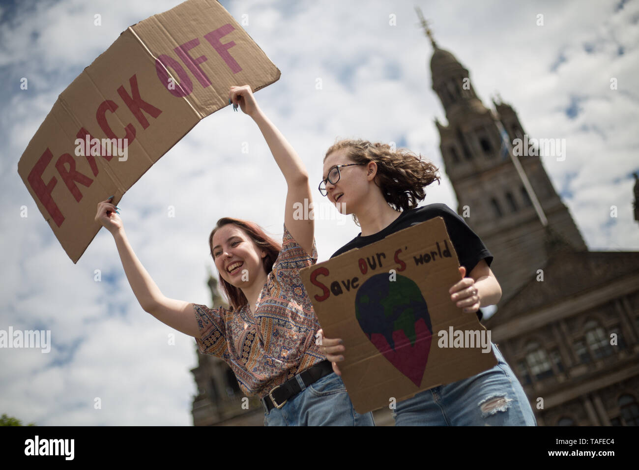 Glasgow, Regno Unito. Il 24 maggio 2019. Il contuing venerdì stikes da chldren e giovani, per protestare contro l'azione inadeguata da parte dei governi sul clima di crisi. Credito: jeremy sutton-hibbert/Alamy Live News Foto Stock