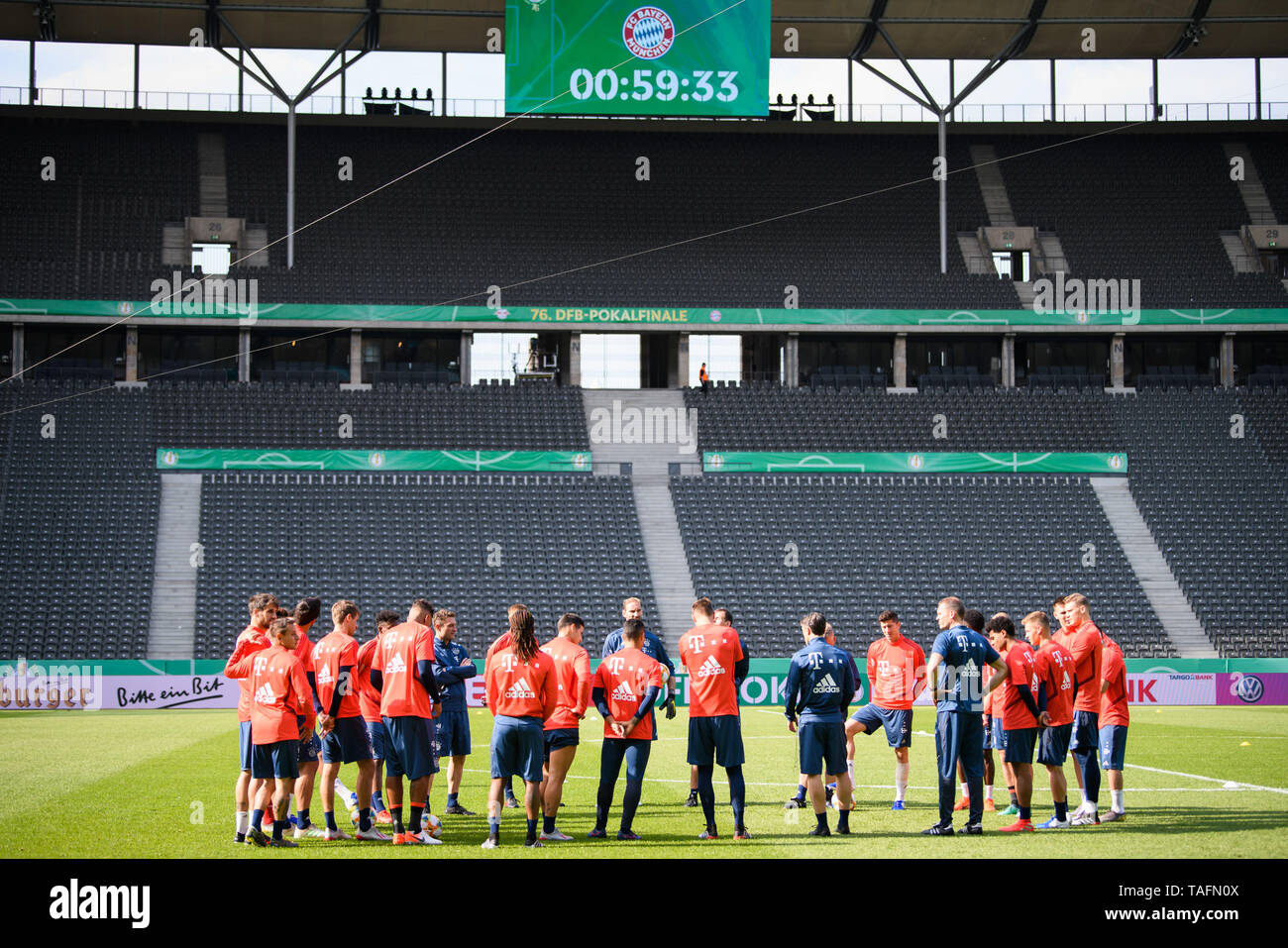Berlino, Germania. 24 Maggio, 2019. Il Bayern Monaco di Baviera i giocatori di partecipare a una sessione di formazione per la prossima Coppa Tedesca partita finale tra RB Lipsia e FC Bayern Monaco di Baviera a Berlino, capitale della Germania, il 24 maggio 2019. Credito: Kevin Voigt/Xinhua/Alamy Live News Foto Stock