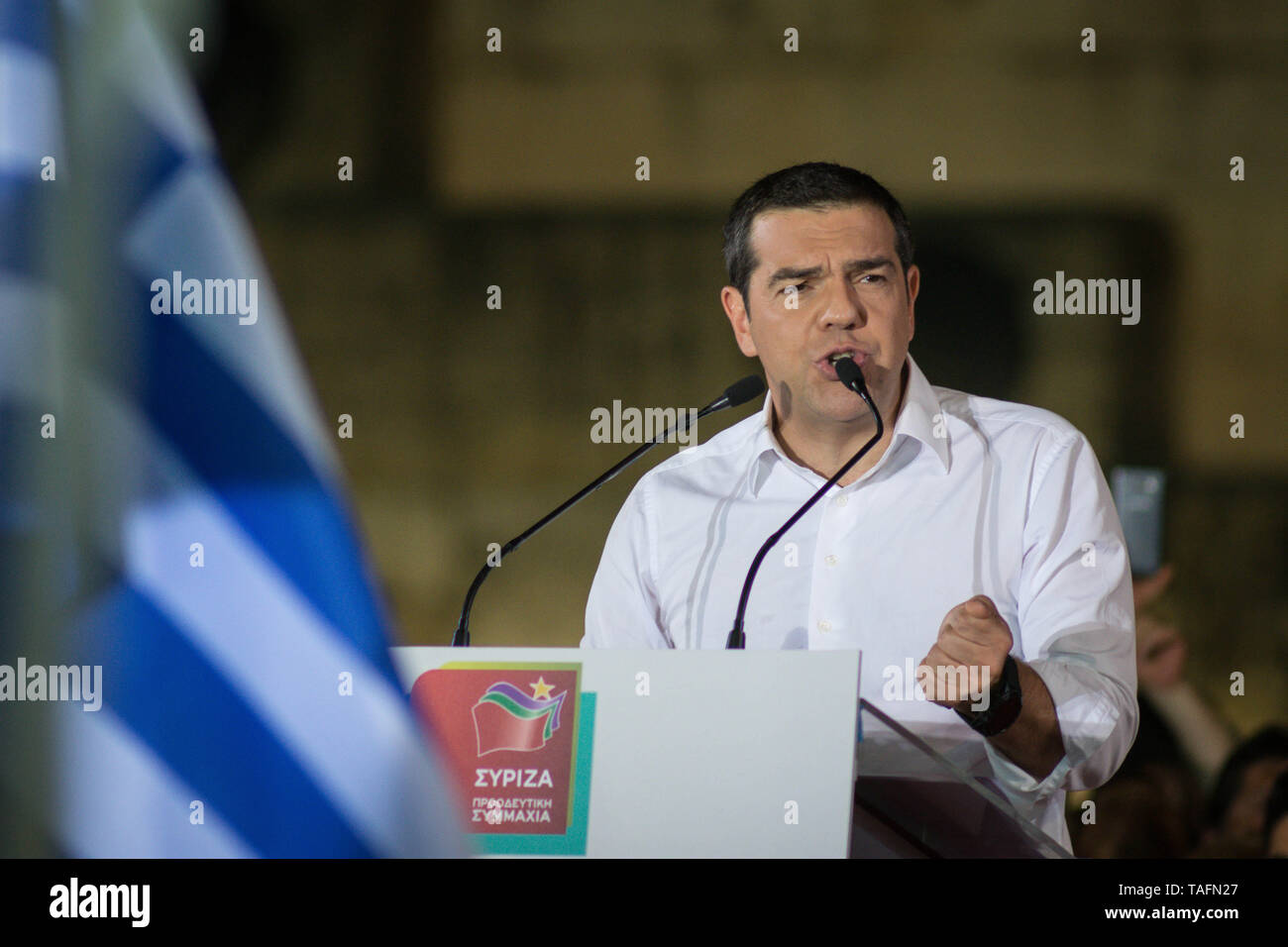 Il primo ministro e presidente in carica del Syriza, Alexis Tsipras visto la realizzazione di una campagna elettorale discorso a Atene, Grecia. I Greci voterà domenica, 26 maggio, per il governo regionale, il Comune e le elezioni del Parlamento europeo. Foto Stock
