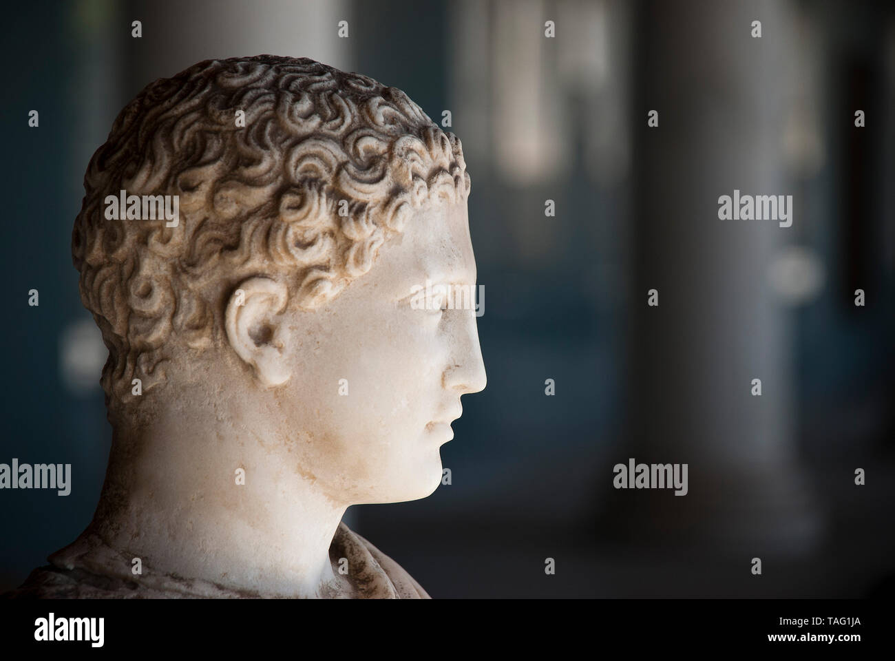 Una statua all'antica agora ateniese di Atene, Grecia. Foto Stock