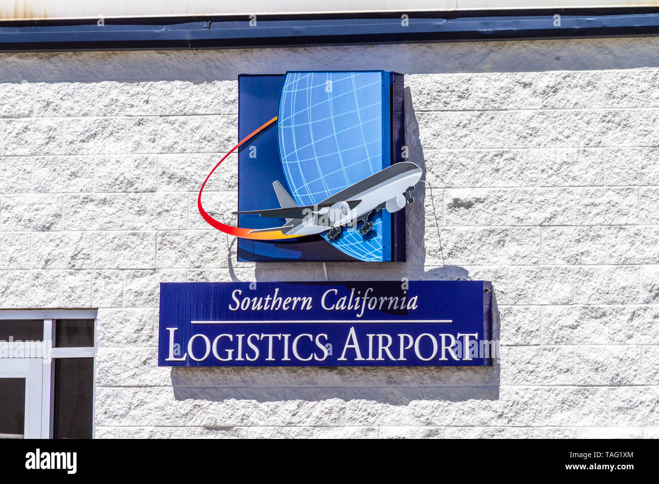 Victorville, CA / STATI UNITI D'America - 27 Marzo 2017: ufficio edificio segno del logo per la città di Victorville's Southern California Logistica aeroporto situato a 18374 Foto Stock