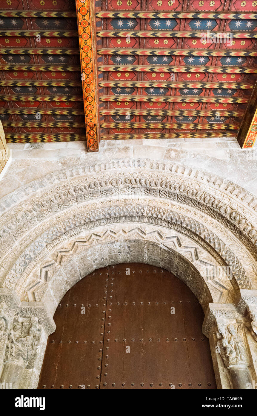 Tudela, Navarra, Spagna - Febbraio 13th, 2019 : Sud di gate o di Puerta de la Virgen del Duomo di Santa Maria di Tudela. Costruita in stile romanico, Foto Stock