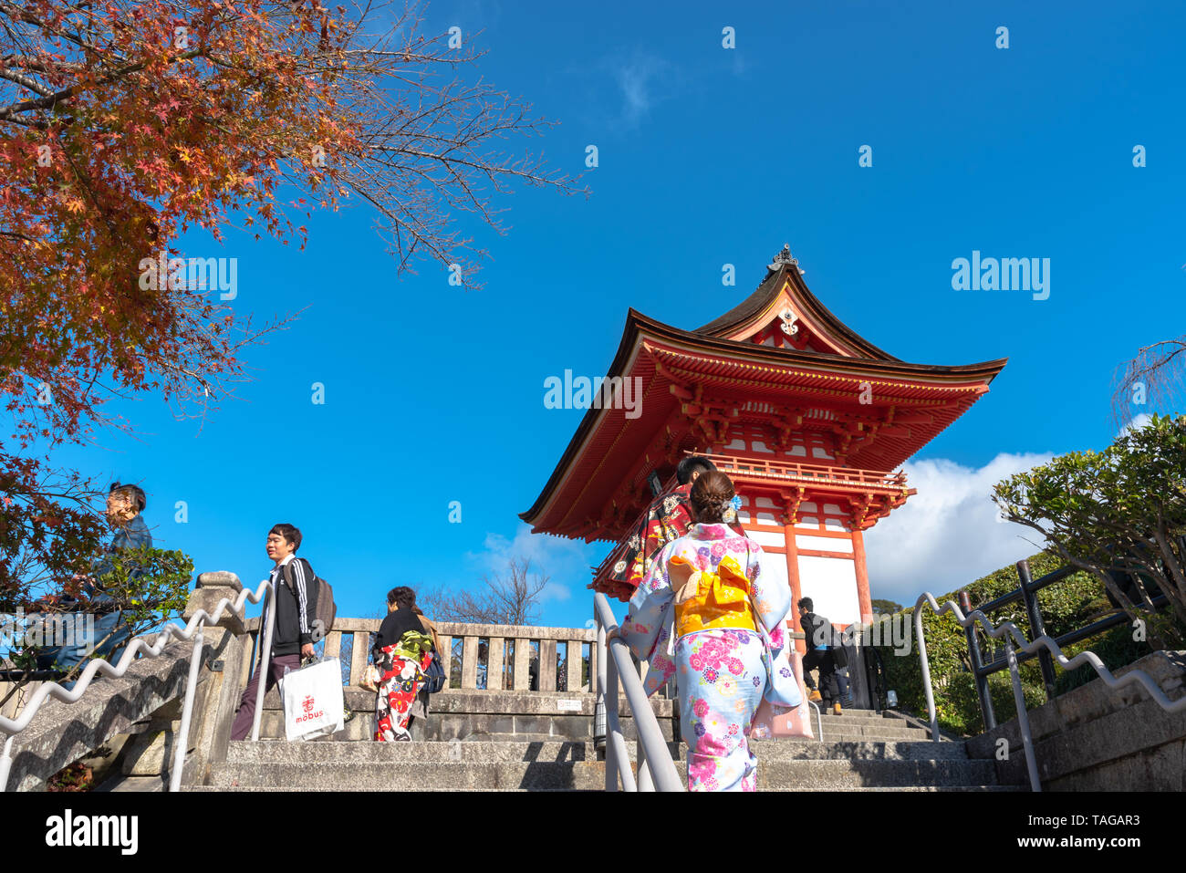 Nio-mon gate o gate di Nio, l'entrata principale di Kiyomizu-dera tempio di Kyoto, Giappone - 23 Luglio 2018 Foto Stock