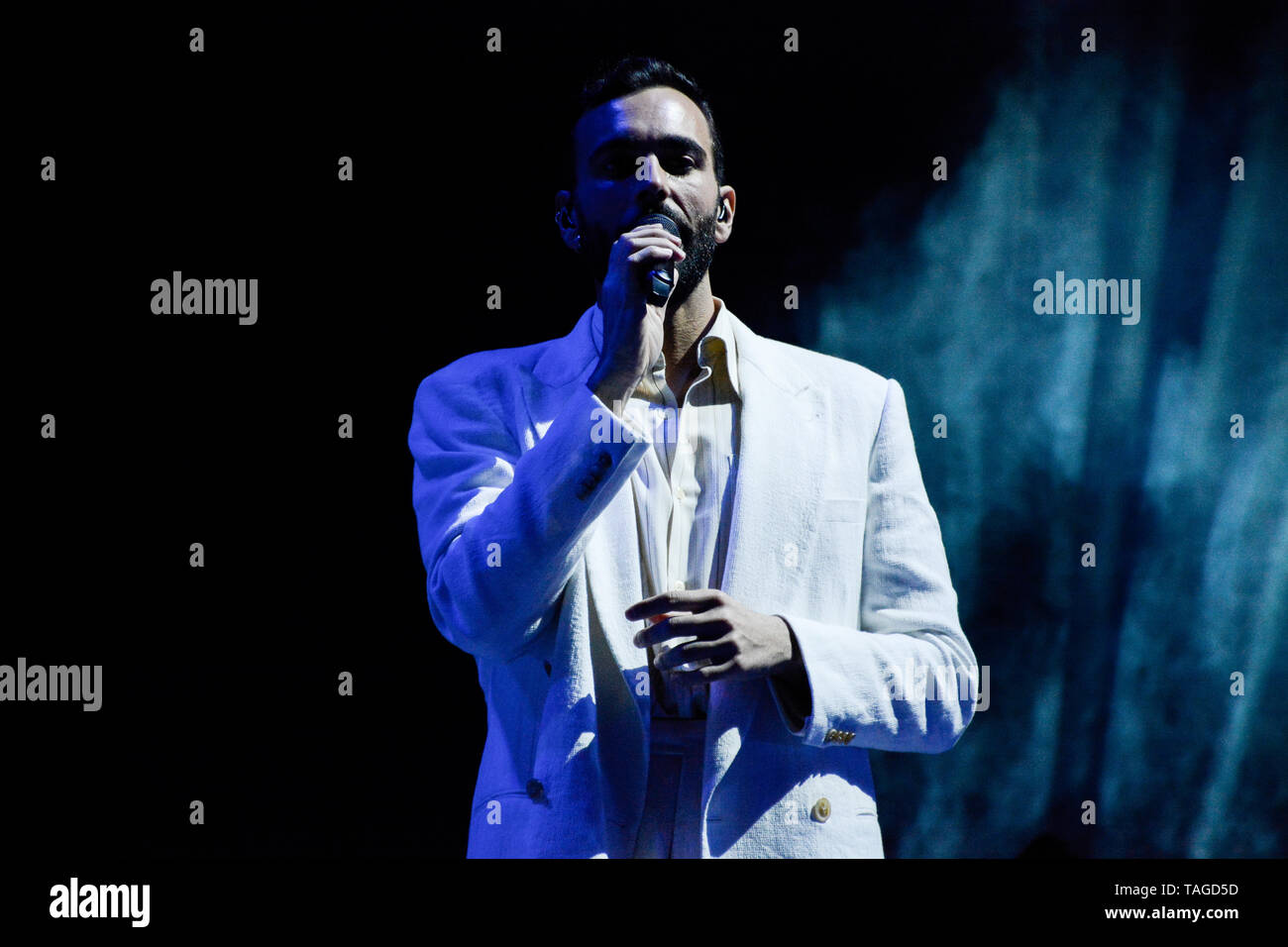 Verona, Italia. 24nd maggio 2019. Il famoso cantautore italiano Marco Mengoni si esibisce in diretta con il suo Atlantico Tour 2019 in Arena di Verona. Foto Stock