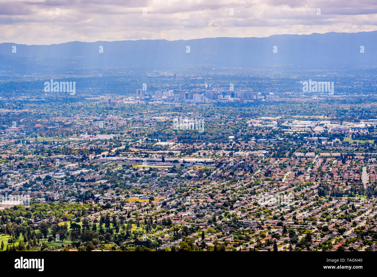 Vista aerea di San Jose, nel cuore della Silicon Valley; South San Francisco Bay Area, California Foto Stock