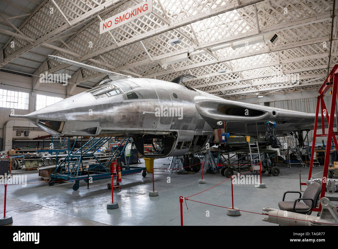 Restauro di un Handley Page Victor 'V-Bomber" presso l'Imperial War Museum Duxford, Cambridgeshire, Regno Unito Foto Stock