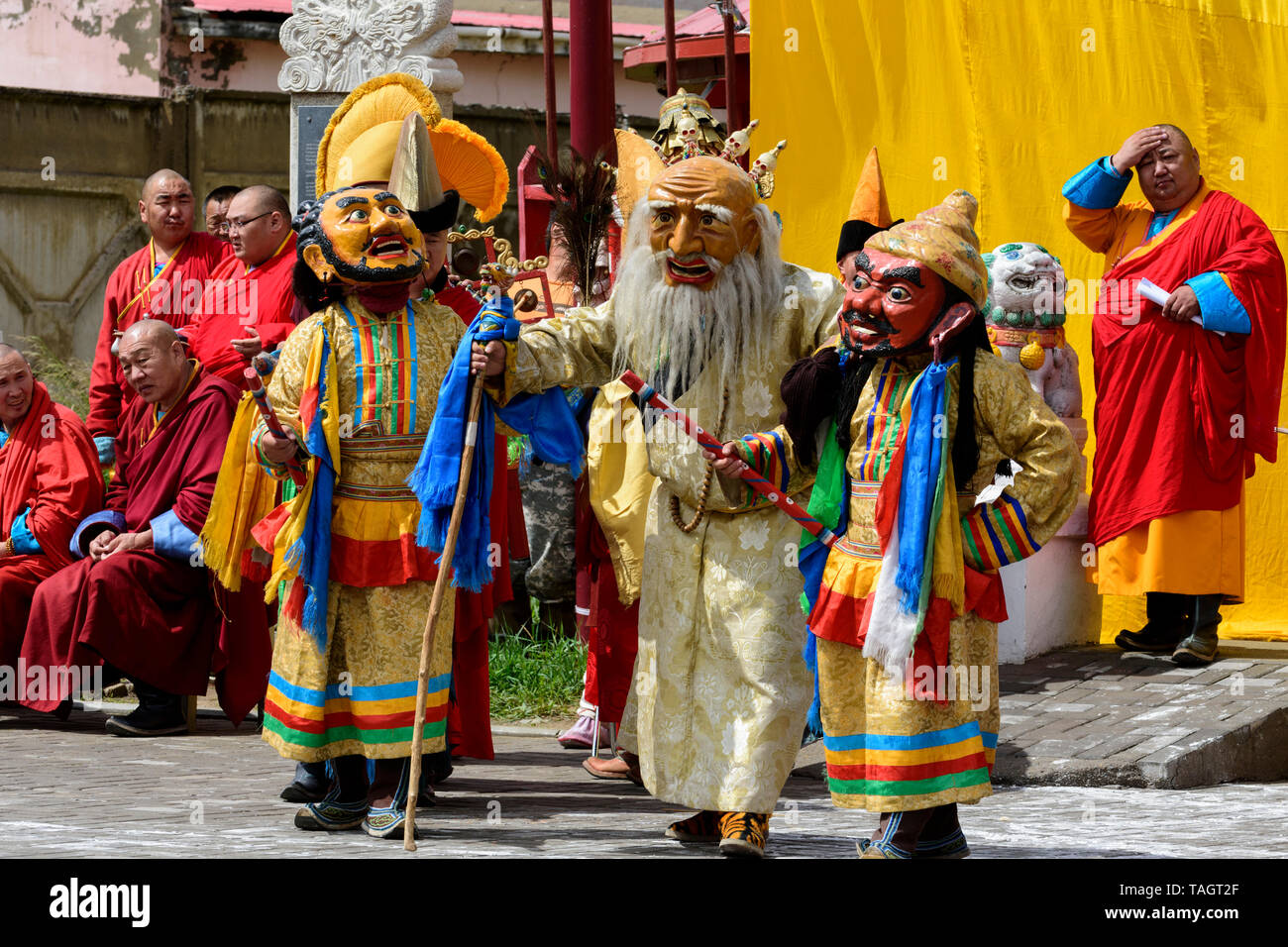 Tsam (Cham) religione mask dance nel monastero Dashchoilin, Ulaanbaatar, in Mongolia. Foto Stock