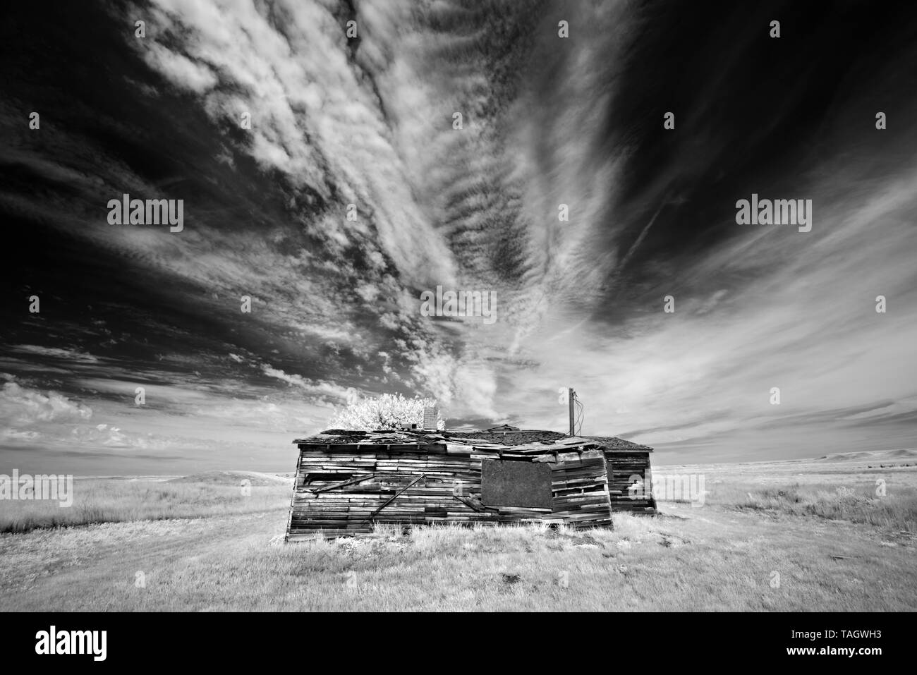 Vecchio edificio e nuvole praterie National Park, Saskatchewan, Canada Foto Stock