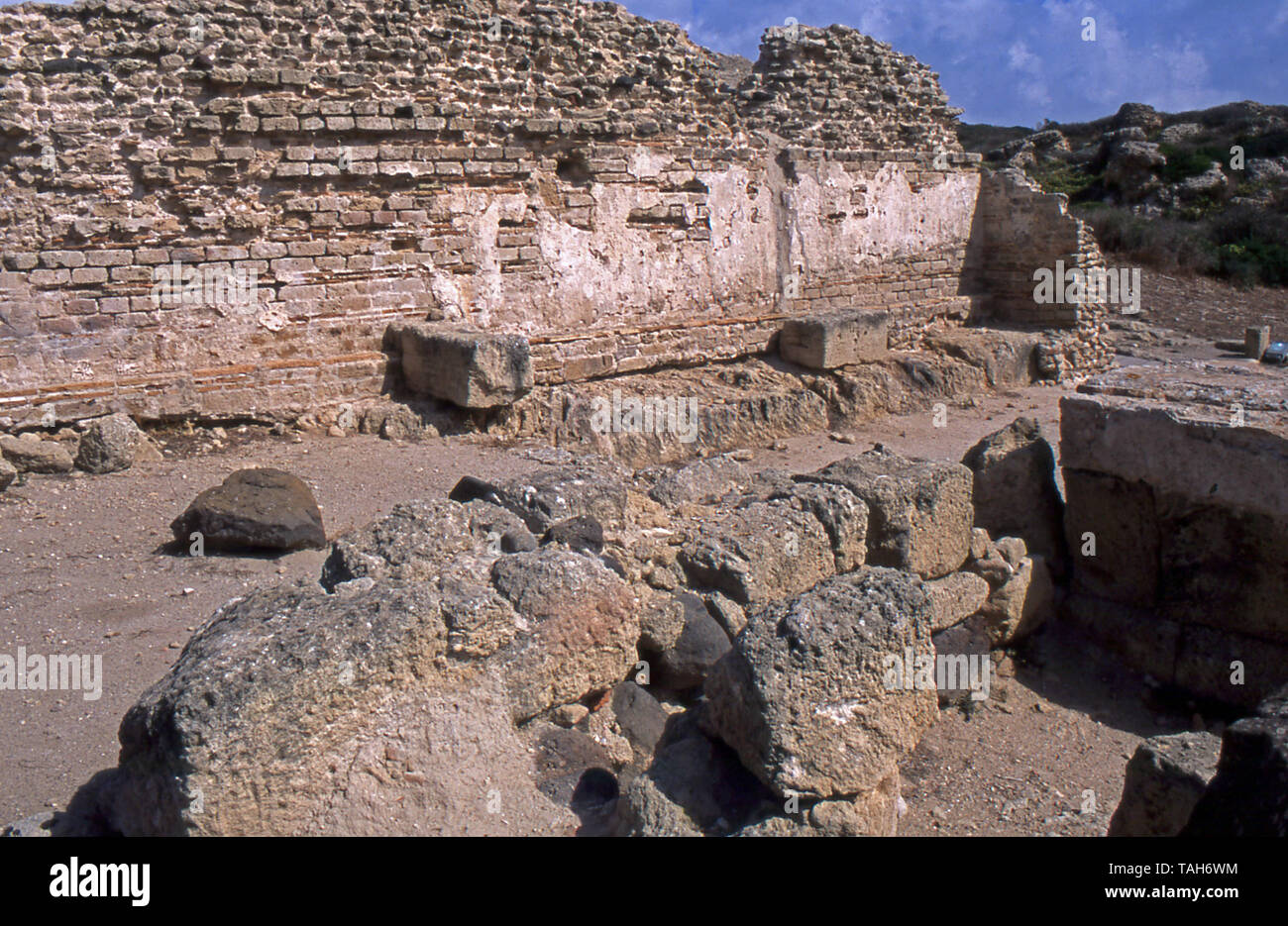 Penisola del Sinis, Sardegna, Italia. Tharros area archeologica (scansionato da Fujichrome Velvia) Foto Stock