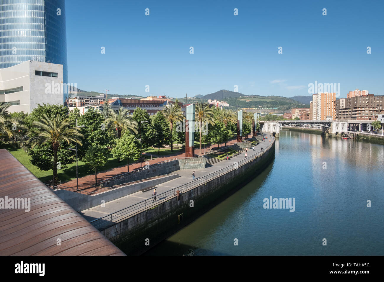 República de Abando Park, un parco pubblico in Bizkaia a fianco del fiume Nervion, Bilbao, Paesi Baschi Foto Stock