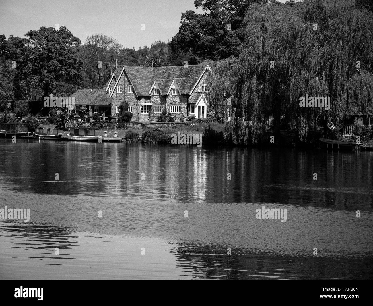 Grazioso paesaggio, Riverside Case, Mill End, il fiume Tamigi, Buckinghamshire, Inghilterra, Regno Unito, GB. Foto Stock