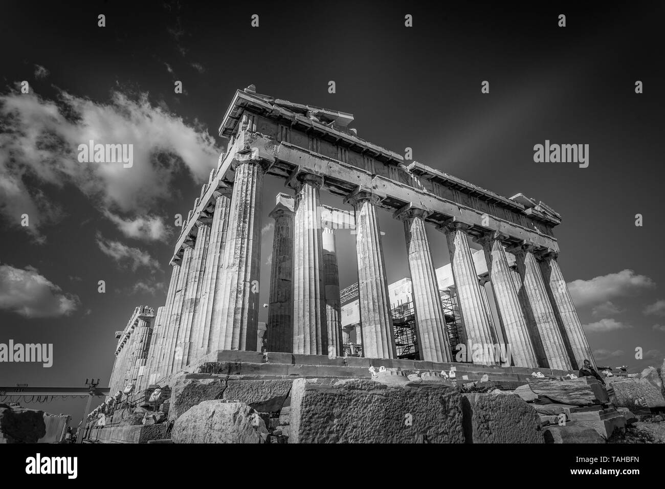 Visualizzazione bianco e nero del lato orientale del Partenone di Atene, Grecia Foto Stock