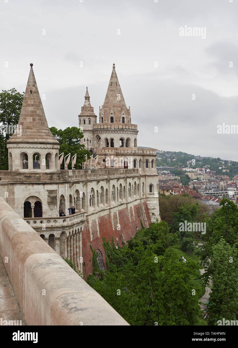 Il Bastione dei pescatori di Budapest sulla collina del castello parte del quartiere del Castello di Buda Ungheria Foto Stock