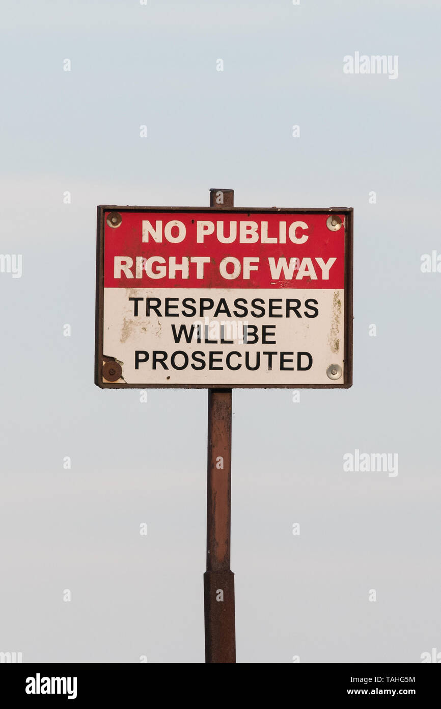 Nessun diritto del pubblico di modo i trasgressori saranno perseguiti a norma di legge segno, England, Regno Unito Foto Stock