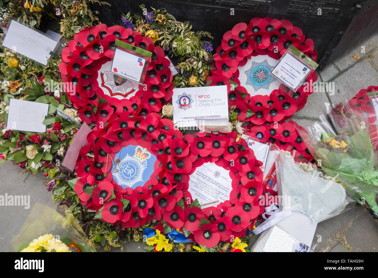 John W. Mills' i Vigili del Fuoco Nazionale Memorial, di fronte la Cattedrale di St Paul, Londra, Regno Unito Foto Stock