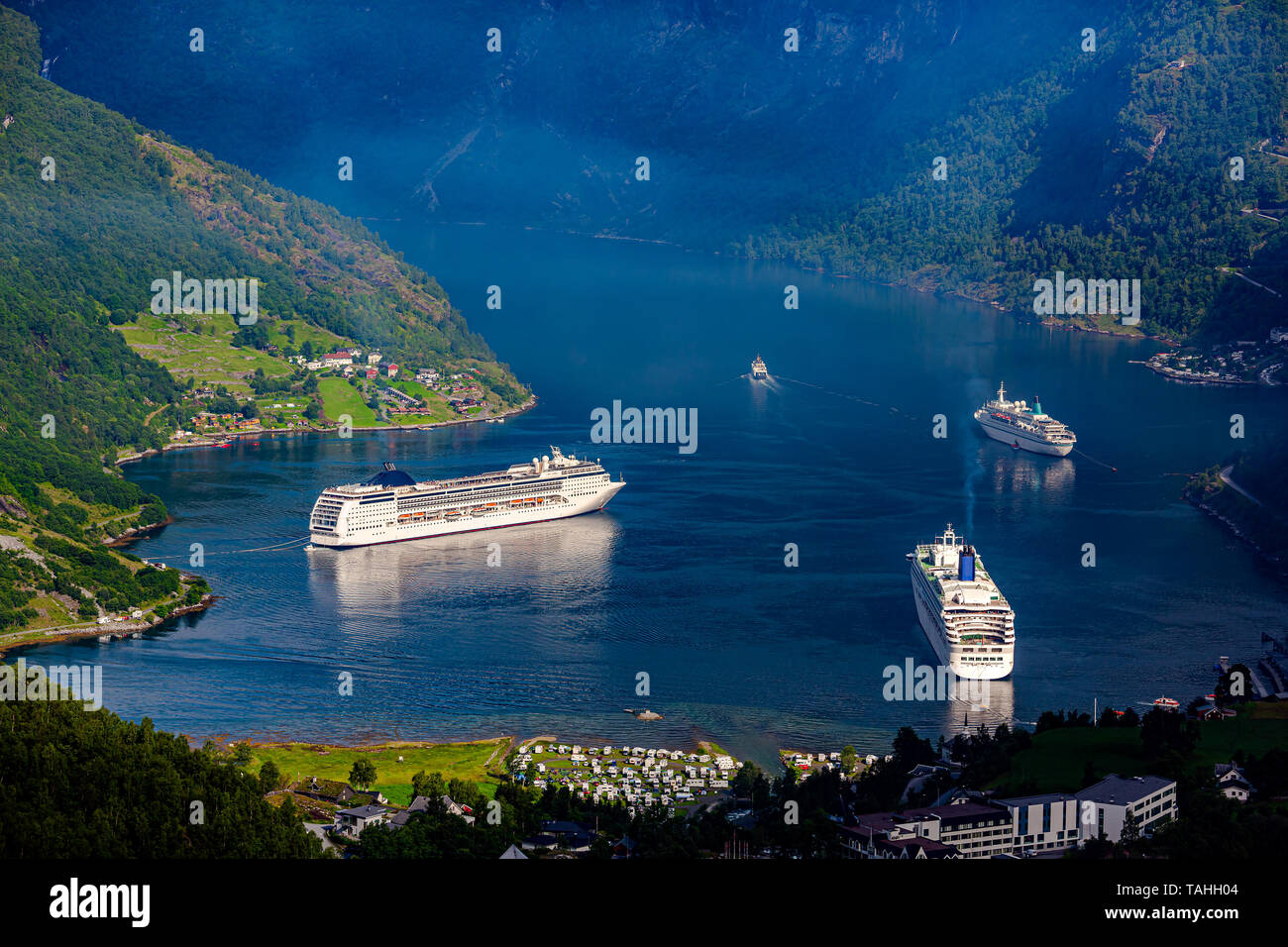 Geiranger fjord, la bellissima natura della Norvegia. Il fiordo è uno dei Norvegia più visitati siti turistici. Geiranger Fjord, un sito Patrimonio Mondiale dell'UNESCO Foto Stock