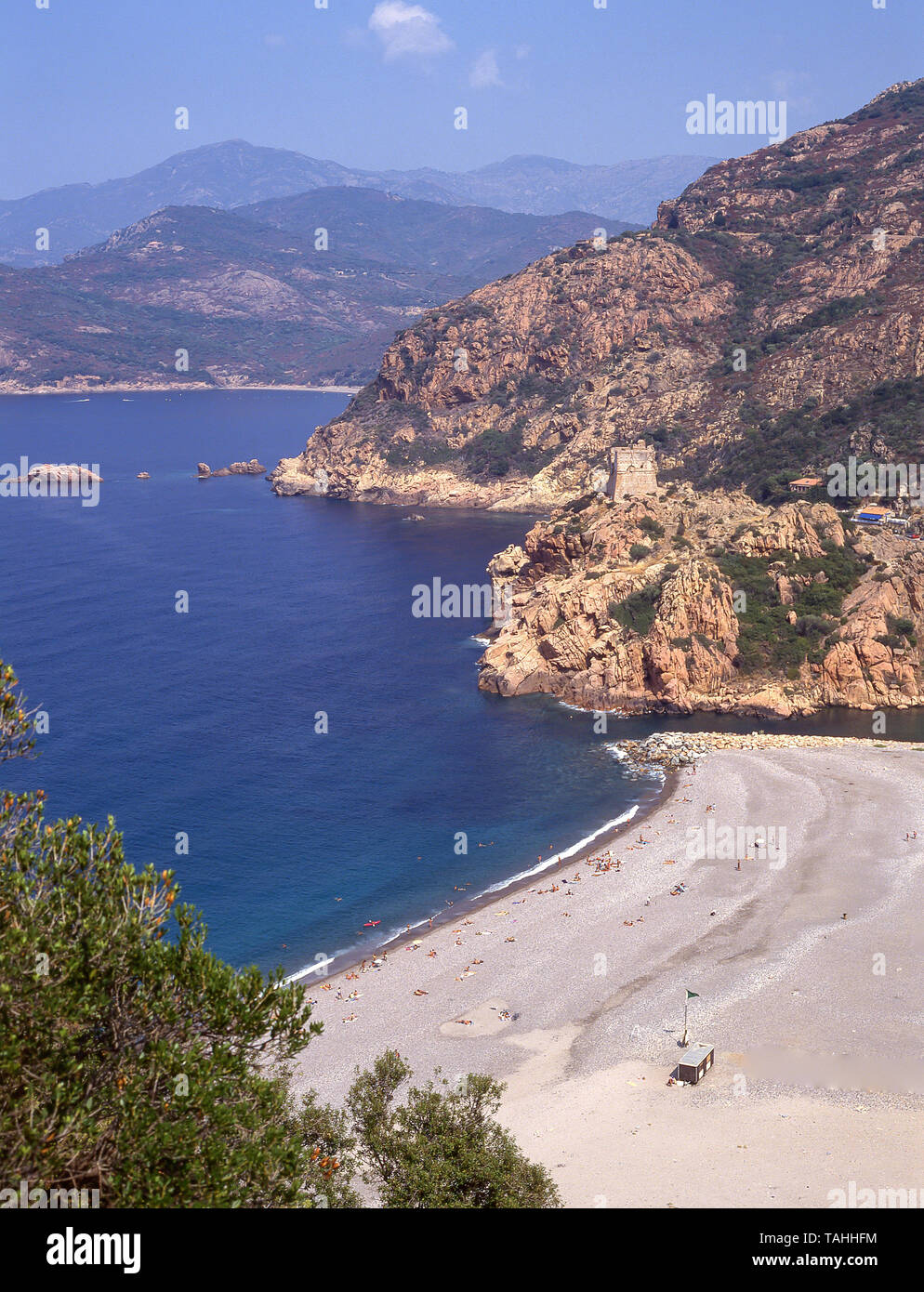 Spiaggia e vista costiera, Porto, Corsica (Corse), Francia Foto Stock