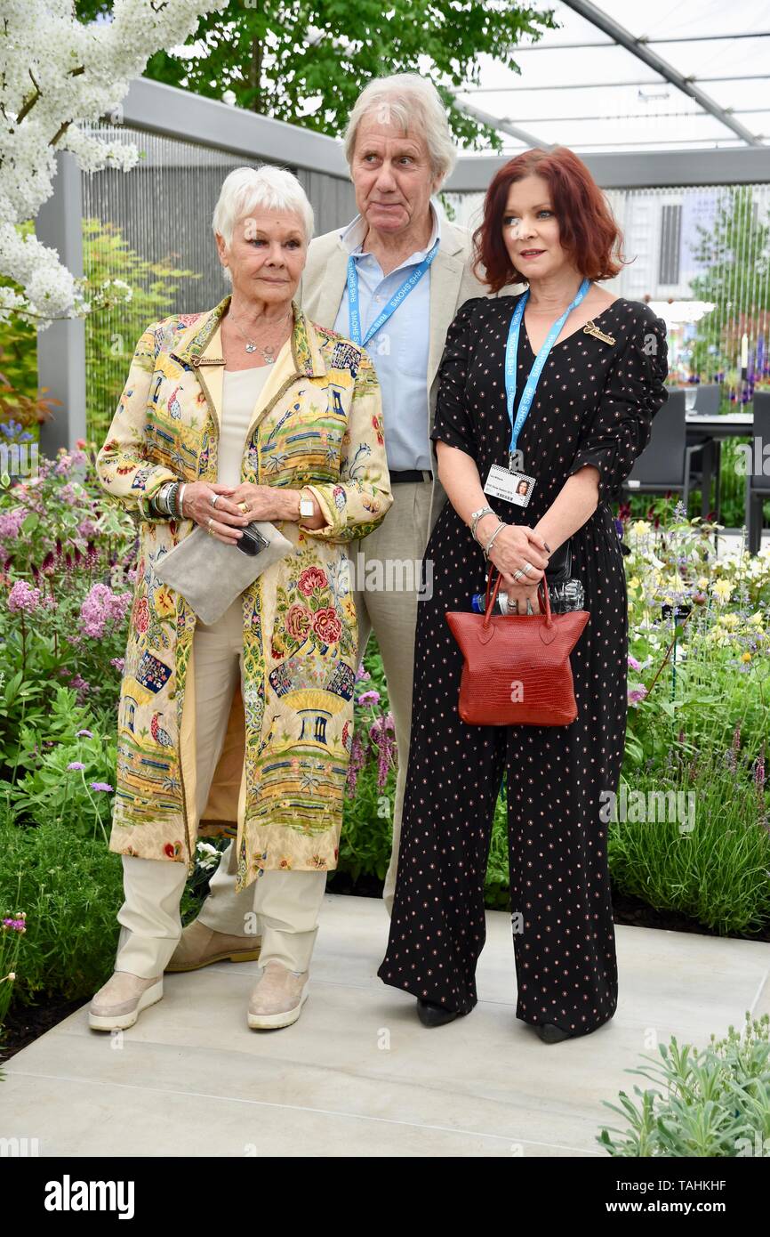 Dame Judi Dench, Daniel Mills, Finty Williams, Press Day, RHS Chelsea Flower Show, Londra. REGNO UNITO Foto Stock