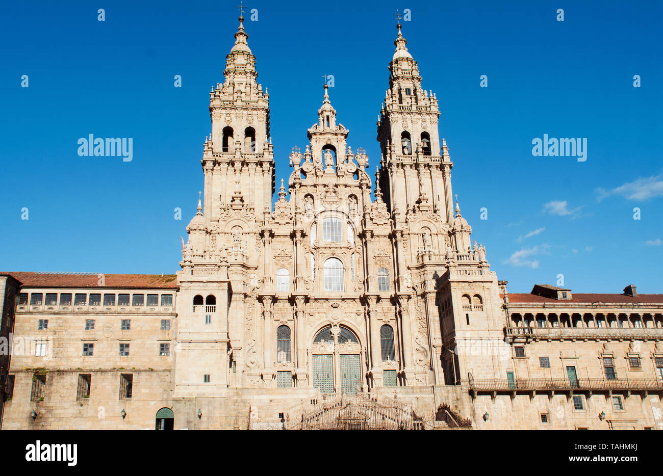 Modo di San Giacomo, Cattedrale di Santiago di Compostela e Praza do Obradoiro a Santiago de Compostela in Spagna. Foto Stock