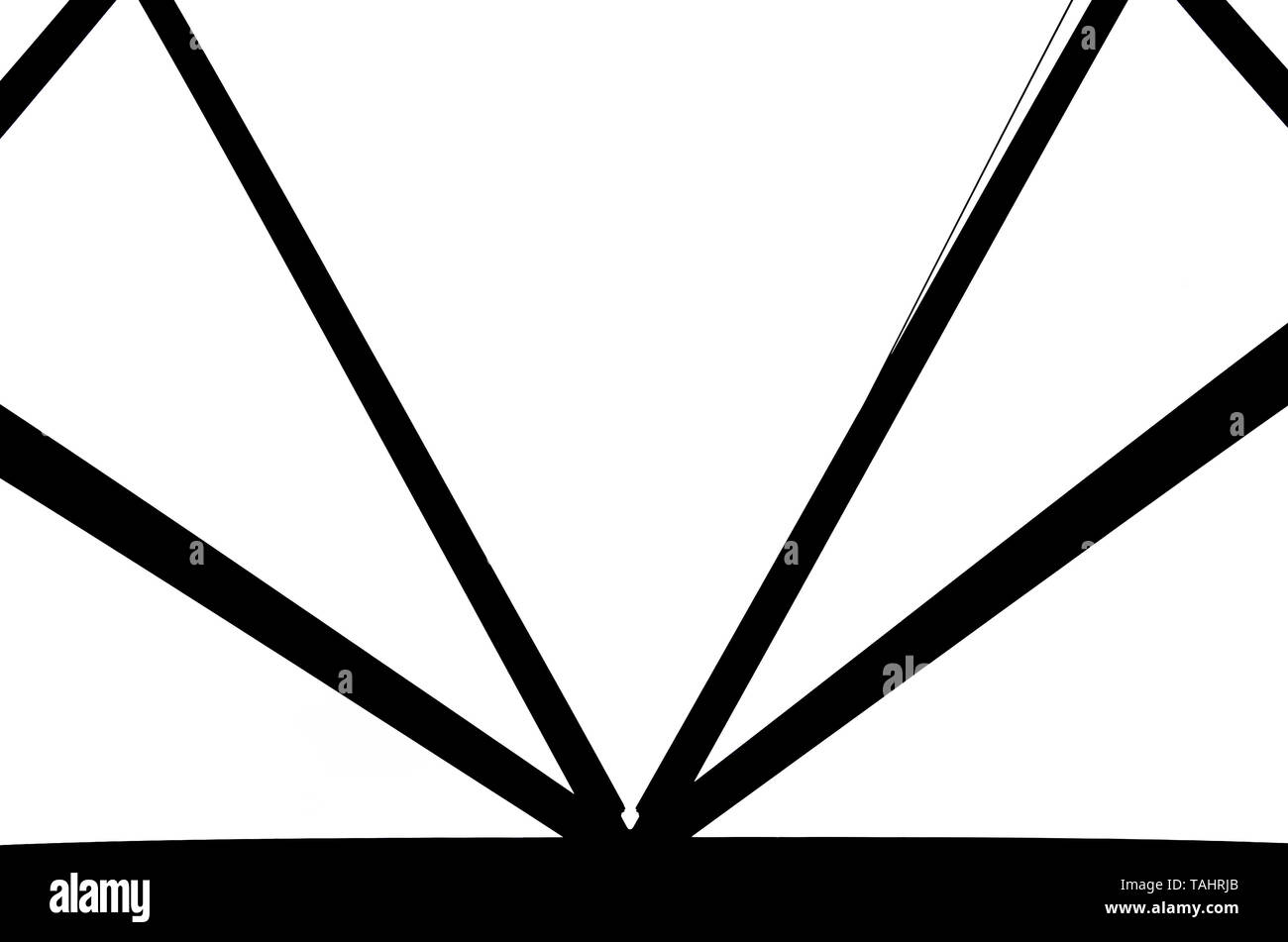 La fotografia in bianco e nero della costruzione di acciaio di un tetraedro di Bottrop, Germania. La costruzione ha il triangolo rettangolo pattern. Il design del sito è reminiscenza di Sierpinski tetrix. Foto Stock