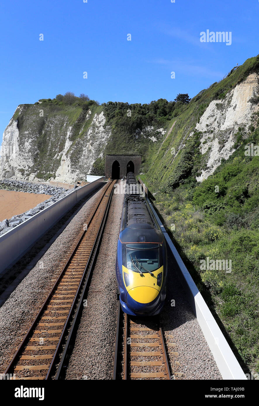 Un Southeastern Highspeed giavellotto treno passa attraverso Dover nel Kent. Picture Data: Venerdì 26 Aprile, 2019. Foto di credito dovrebbe leggere: Gareth Fuller/PA FILO Foto Stock