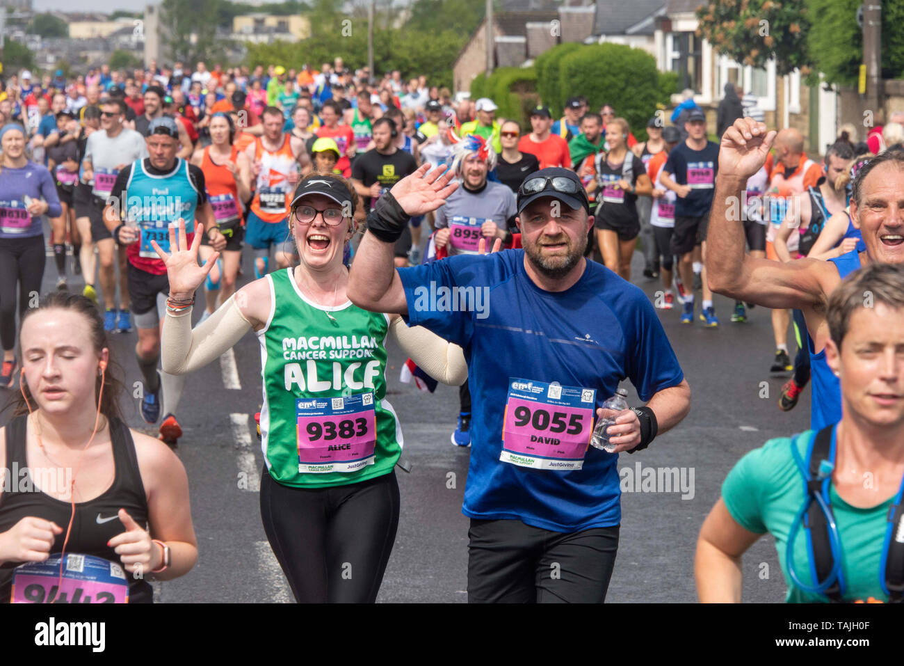 Edinburgh, Regno Unito. 26 Maggio, 2019. Domenica 26 Maggio 2019: Edinburgh Festival Maratona. Guide di scorrimento in Edinburgh della Maratona e della mezza maratona a quattro miglia di mark Credito: Andrew O'Brien/Alamy Live News Foto Stock