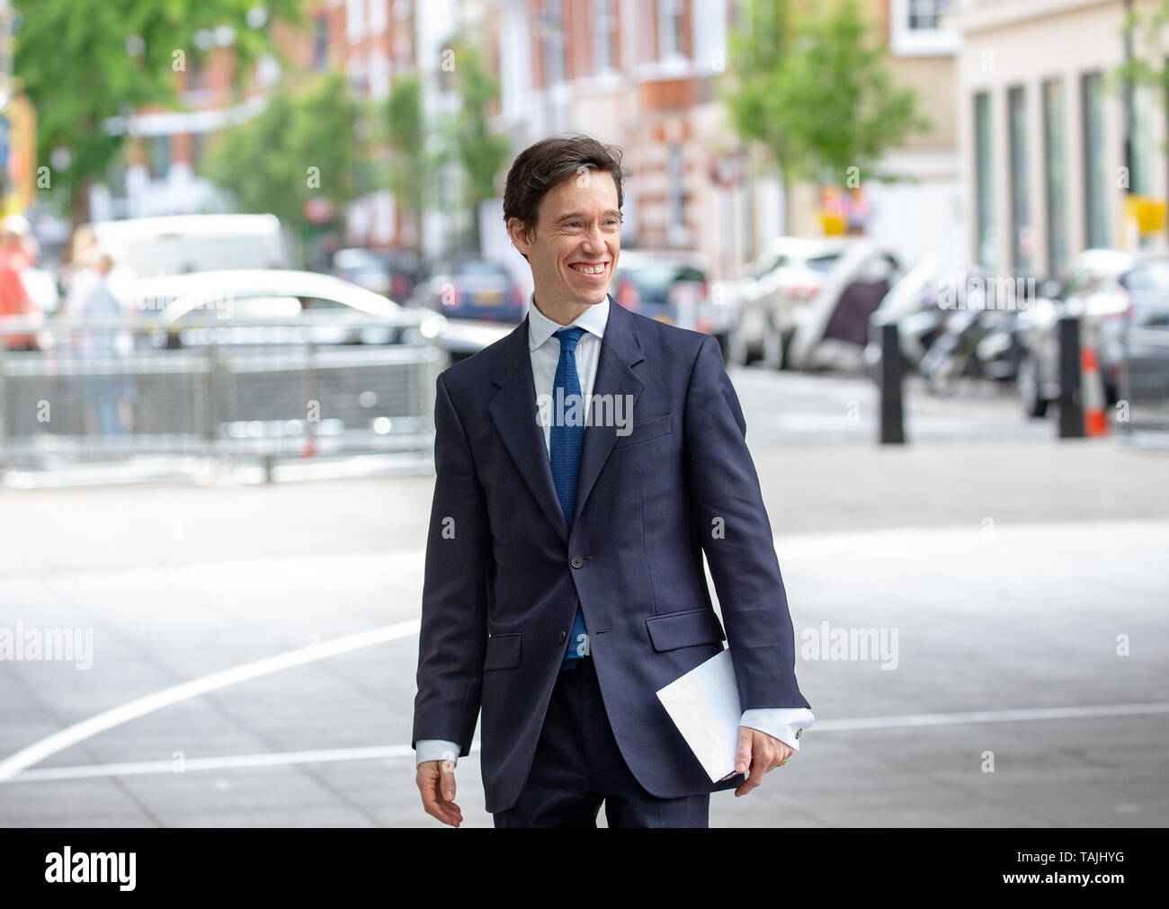 Partito conservatore candidato leader, Rory Stewart, Segretario di Stato per lo Sviluppo Internazionale, arriva alla BBC Studios a comparire su "Pienaar politica dell'. Foto Stock