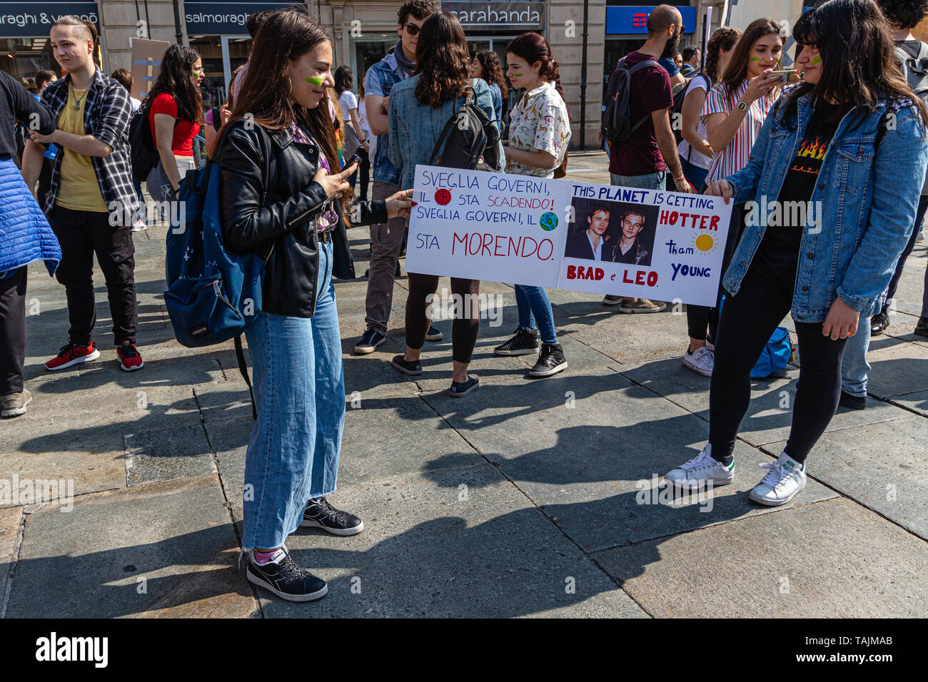 Parma, Italia - 24 maggio 2019: percussori con striscioni, clima globale sciopero Foto Stock