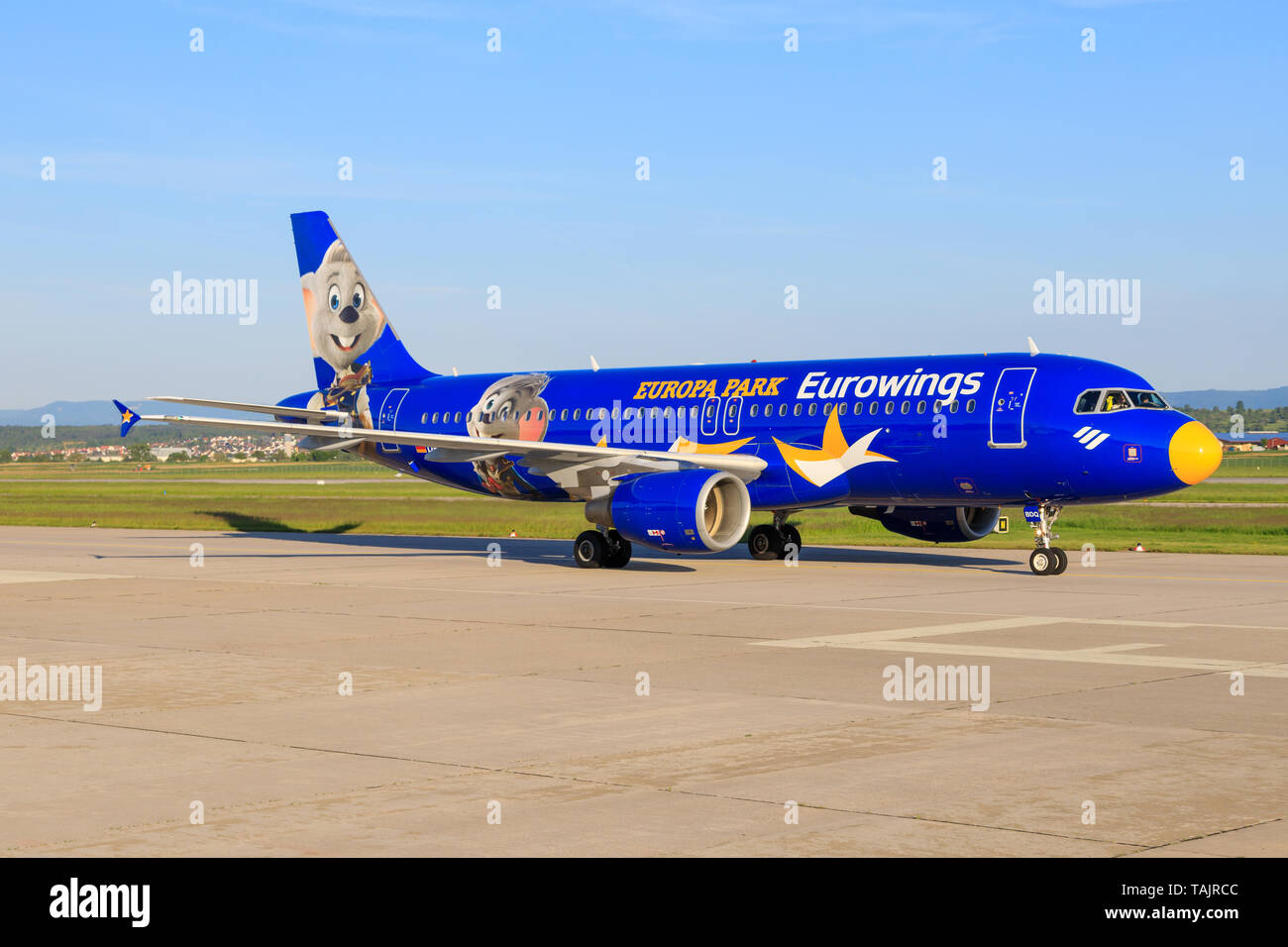 Stoccarda/Germania Agosto 22, 2019: Eurowings Airbus A320-214 presso l'Aeroporto di Stoccarda. Foto Stock