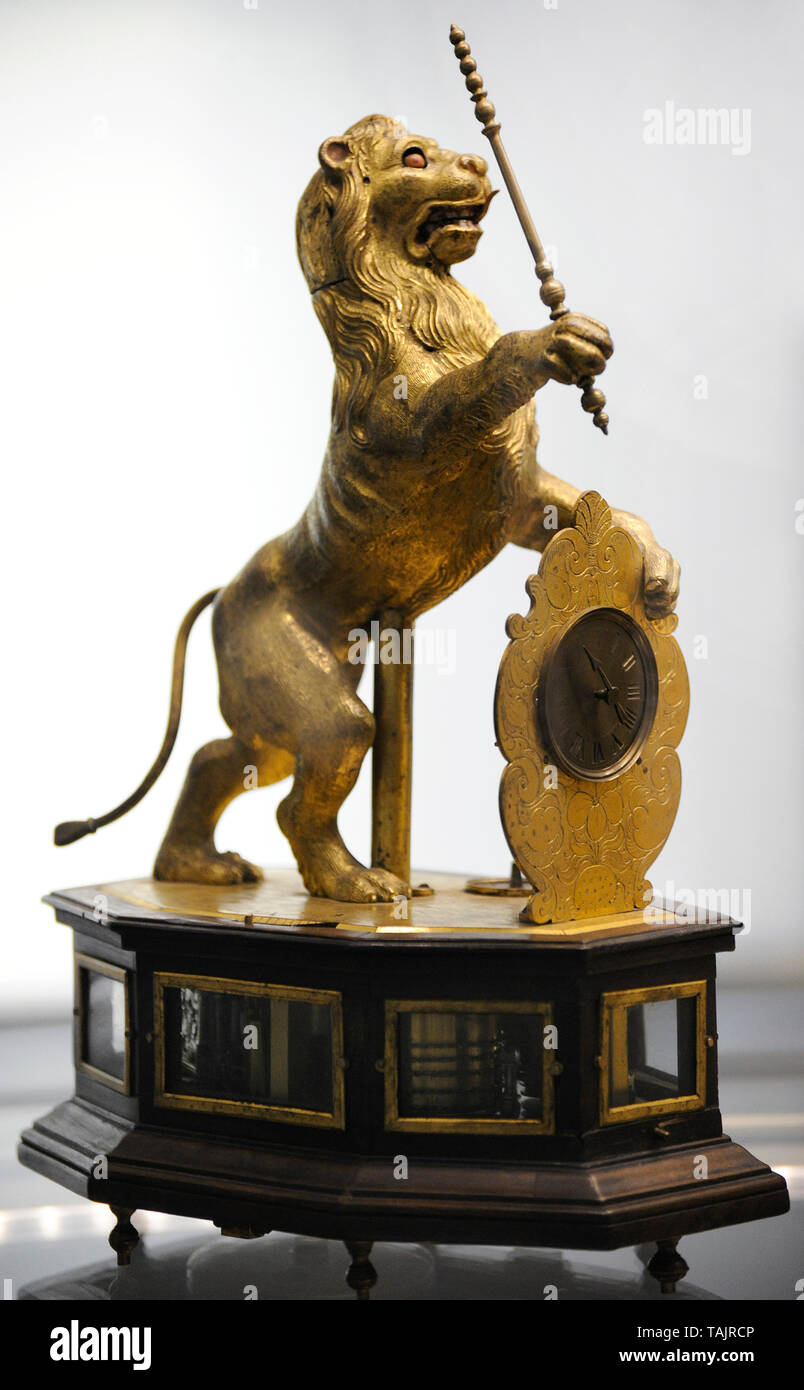 Automa orologio da tavolo con Lion. Da Jeremias Pfaff, Augsburg. Terzo quarto del XVII secolo. Caso: ottone dorato e legno. Movimento: ottone e acciaio. Museo Nazionale. Varsavia. La Polonia. Foto Stock