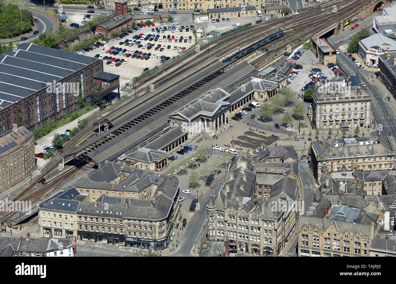 Vista aerea della stazione ferroviaria di Huddersfield, West Yorkshire Foto Stock