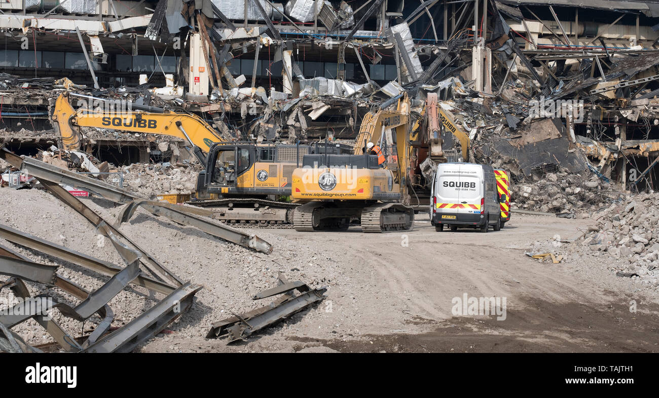 Imperial Tobacco fabbrica, Nottingham, Inghilterra, Regno Unito, demolizione le macchine operanti in loco Foto Stock