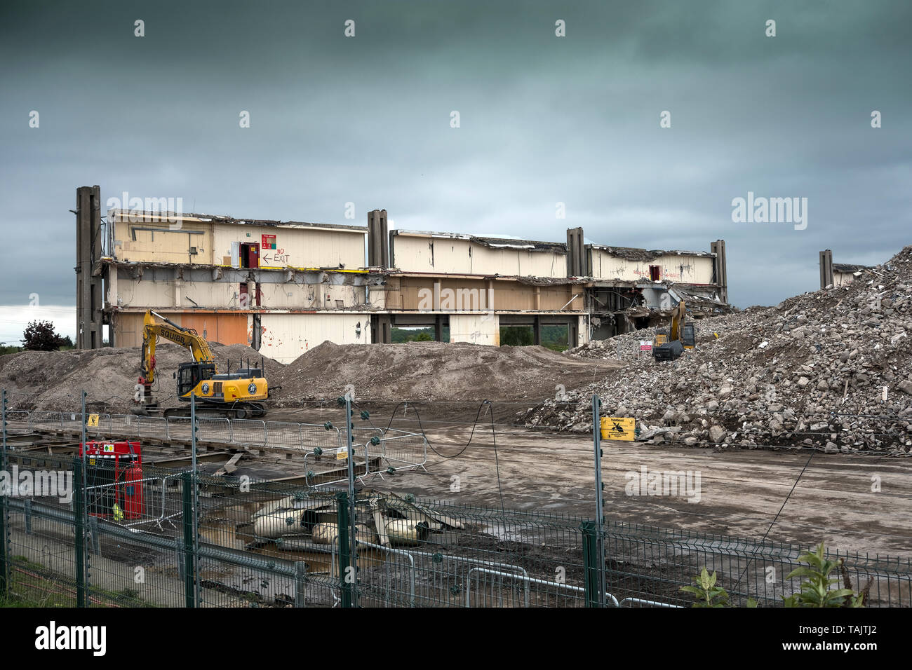Imperial Tobacco fabbrica, Nottingham, Inghilterra, Regno Unito, demolizione le macchine operanti in loco Foto Stock