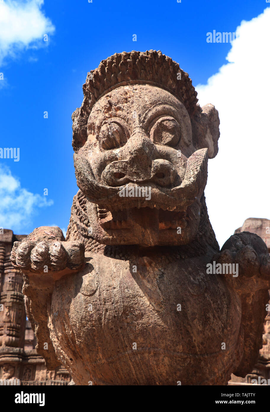 Konark Sun tempio in Odisha, India. Antica rovina la statua di Konark Sun tempio. Erotismo e origine del kamasutra nella scultura indiana. Foto Stock