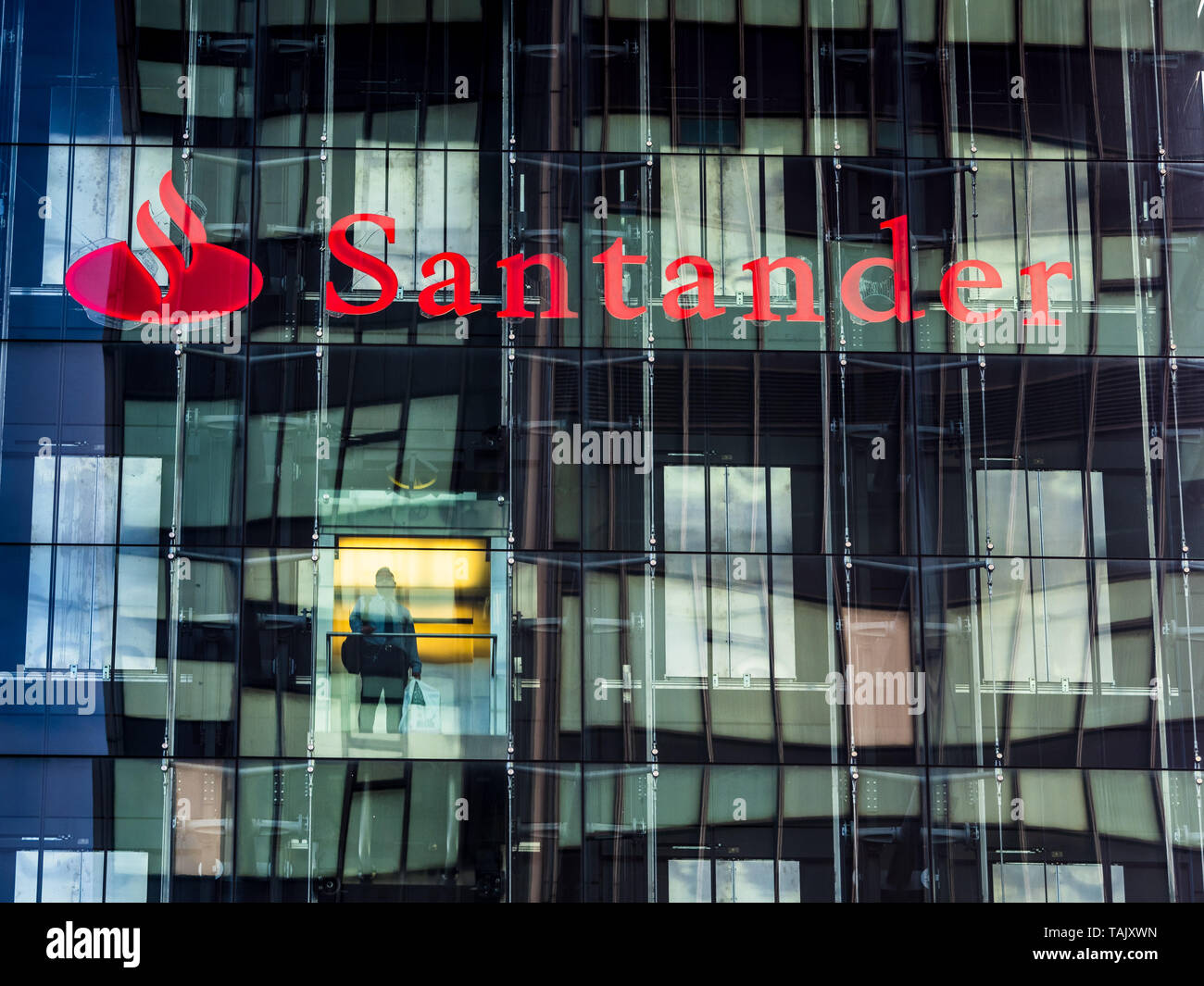 Santander London, sede centrale di Santander UK a Triton Square, nel centro di Londra Foto Stock