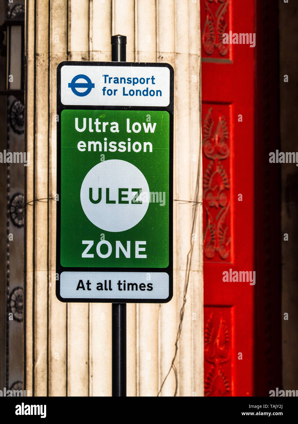 ULEZ ultra bassa emissione segno zona di Londra - Indicazioni per la nuova ultra bassa emissione nella zona di central London implementato da trasporto per Londra TFL in 2019 Foto Stock