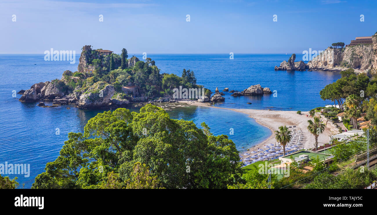 Piccola isola 'Isola Bella' vicino Taormina, Sicilia Foto Stock