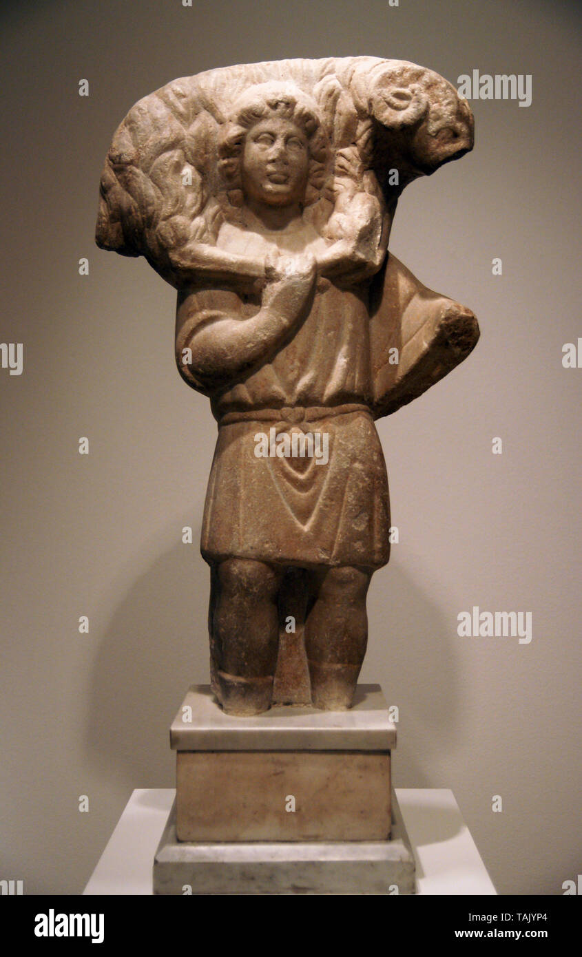 Il buon pastore. Statua in marmo, 4th-5secolo D.C. Bisanzio ( Ora Istambul). Lo stato Hermitage Museum di San Pietroburgo, Russia. Foto Stock